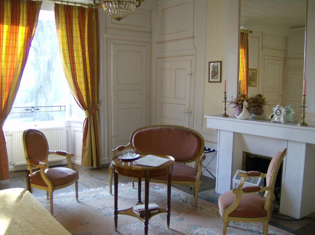 Le Chateau De Prauthoy Bed & Breakfast Room photo